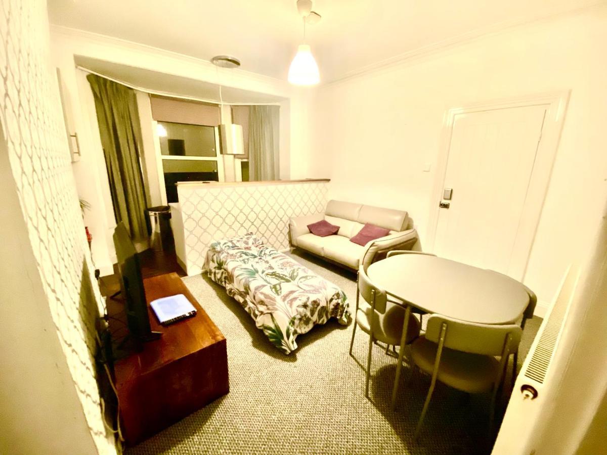 The Walnut Suite Lovely One Bedroom Flat In Stoke. Plymouth Exteriör bild